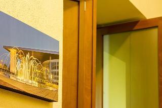 Monteleon Hotel And Suites