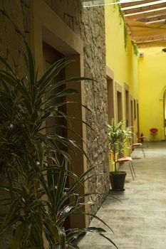 Monteleon Hotel And Suites