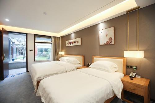 Deyi Banhai Tingshu Hotel