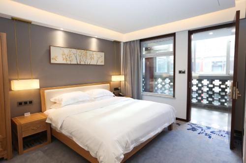 Deyi Banhai Tingshu Hotel