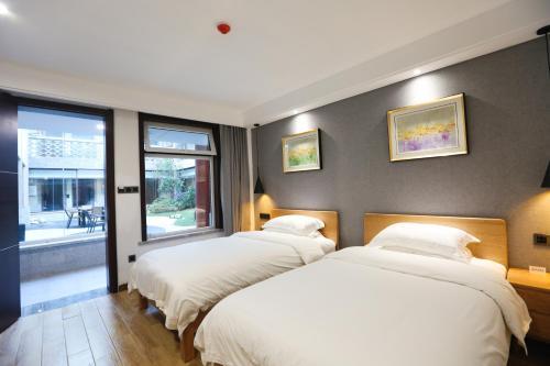 Deyi Banhai Tingshu Hotel
