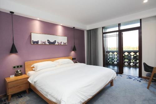 Deyi Banhai Tingshu Hotel