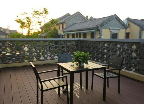 Deyi Banhai Tingshu Hotel