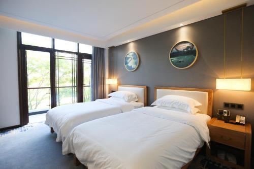 Deyi Banhai Tingshu Hotel