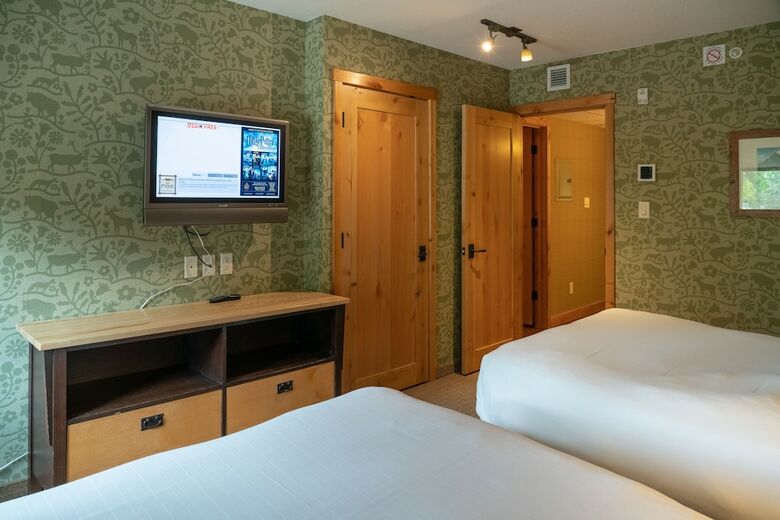 Fox Hotel And Suites