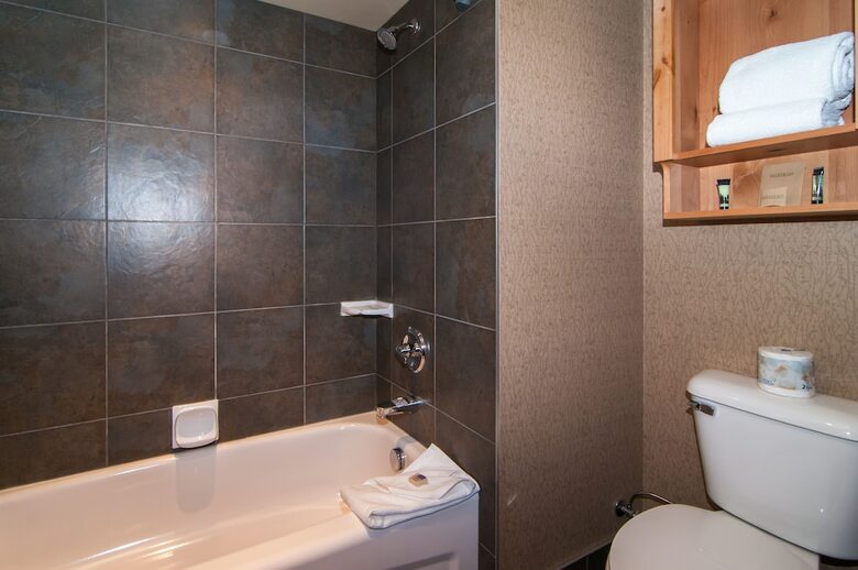 Fox Hotel And Suites