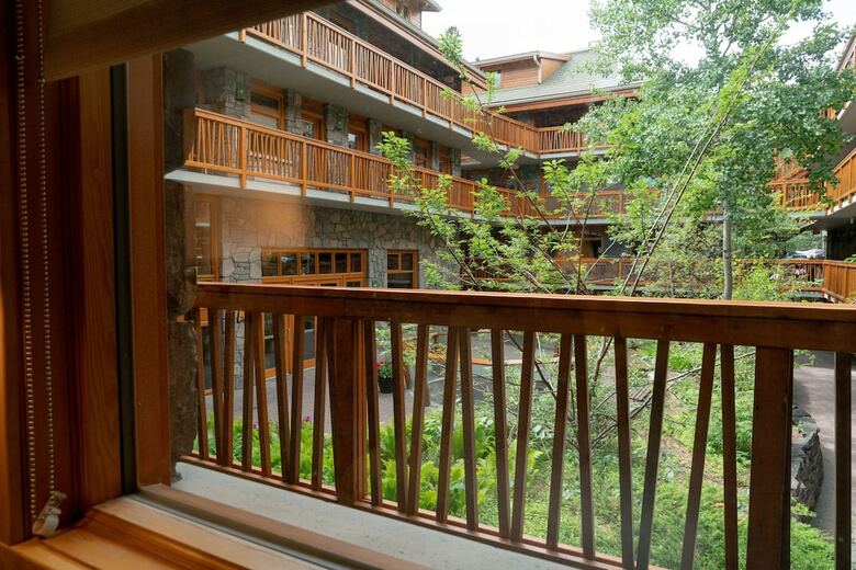Fox Hotel And Suites