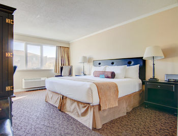 Thompson Hotel And Conference Centre