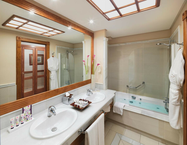 Hotel Gf Gran Costa Adeje