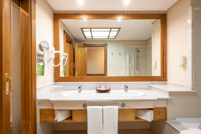 Hotel Gf Gran Costa Adeje