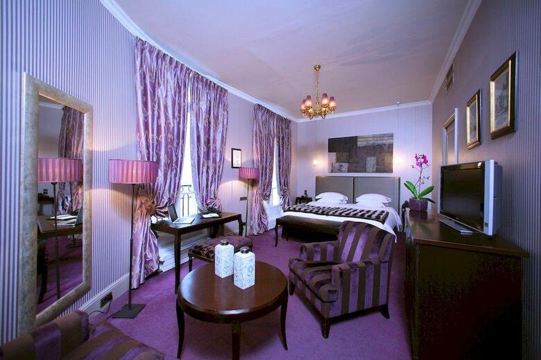 Hotel Champs Elysees Plaza