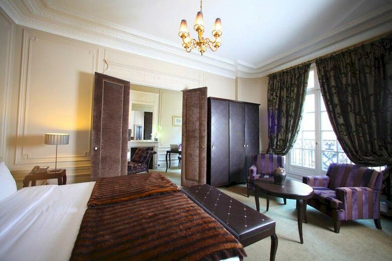 Hotel Champs Elysees Plaza