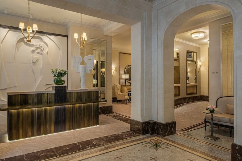 Hotel Champs Elysees Plaza