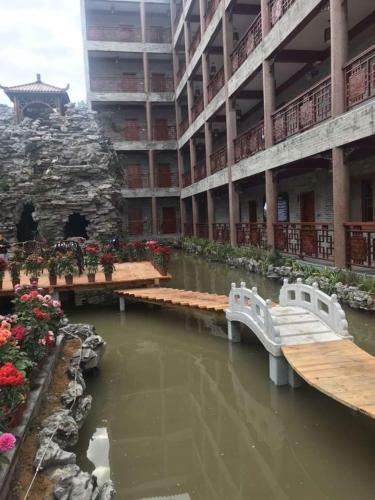 Jardine Garden Hot Springs Club