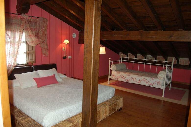 Hotel La Casona De Revolgo