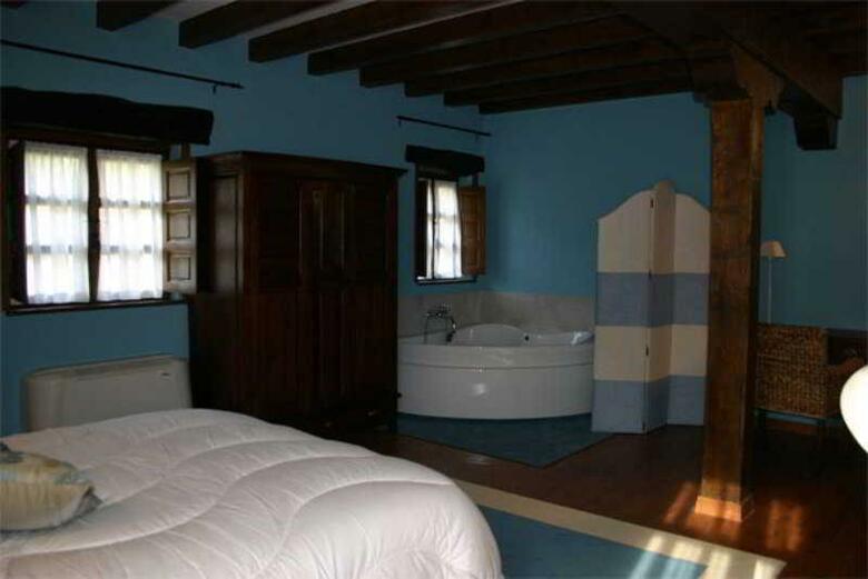 Hotel La Casona De Revolgo