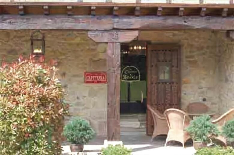 Hotel La Casona De Revolgo