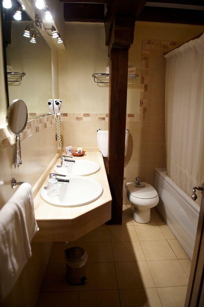 Hotel La Casona De Revolgo