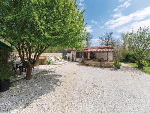 One-bedroom Holiday Home In Baderna