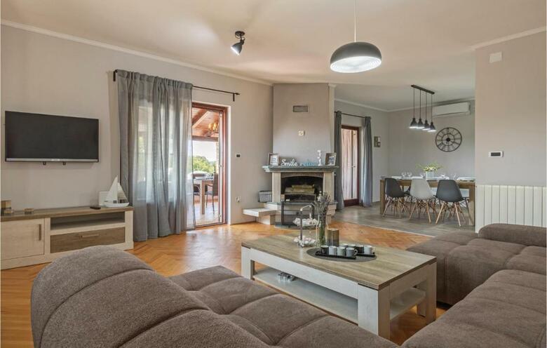 Four-bedroom Holiday Home In Bale