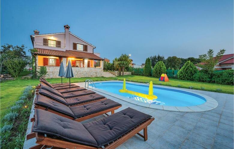 Four-bedroom Holiday Home In Bale