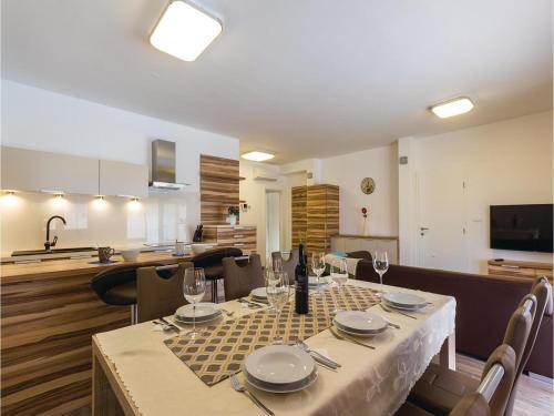 Three-bedroom Apartment In Volme