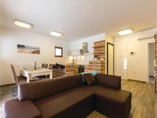 Three-bedroom Apartment In Volme