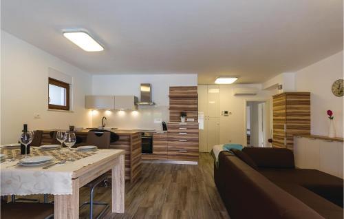 Three-bedroom Apartment In Volme