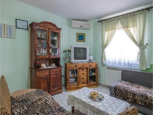 Three-bedroom Holiday Home In Banjole