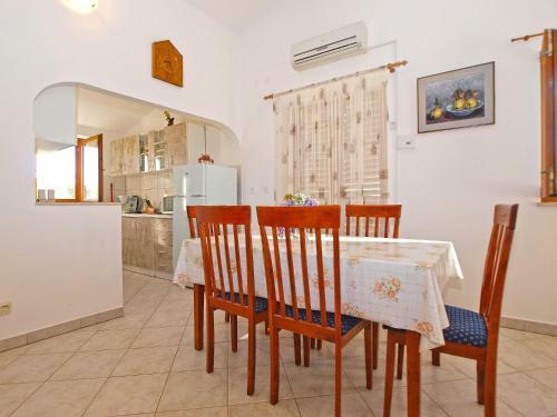 Apartments Musoga 950
