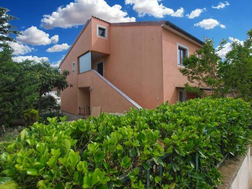 Apartments Davor 1676