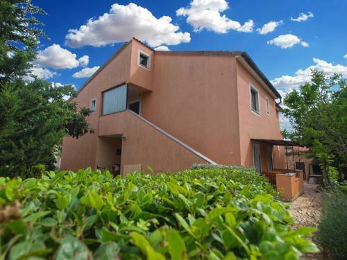 Apartments Davor 1676