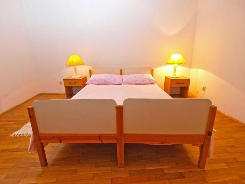 Apartments Dvorine 1210