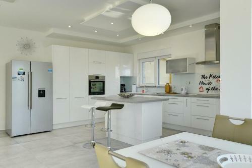 Villa White