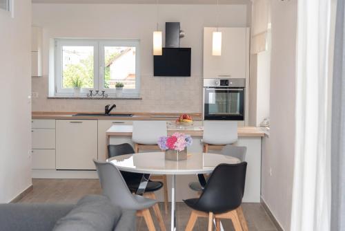 Apartments Mario 1253