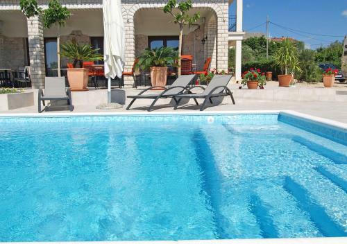 Two-bedroom Apartment In Barbat IX