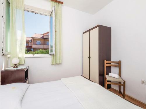 Three-bedroom Apartment In Barbat