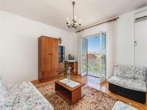 Three-bedroom Apartment In Barbat