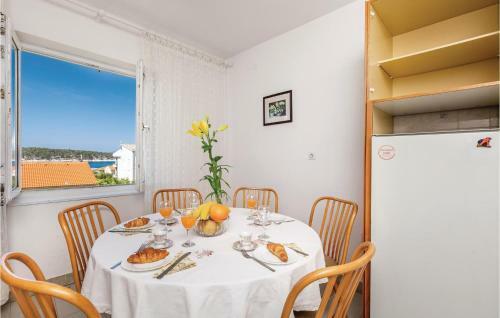 Three-bedroom Apartment In Barbat