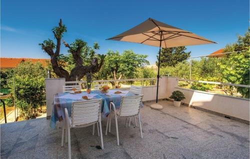 Three-bedroom Apartment In Barbat