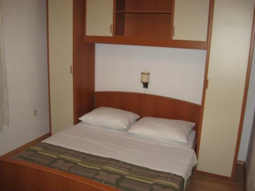 Two-bedroom Apartment In Barbat IV