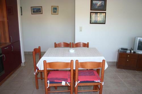 Two-bedroom Apartment In Barbat IV