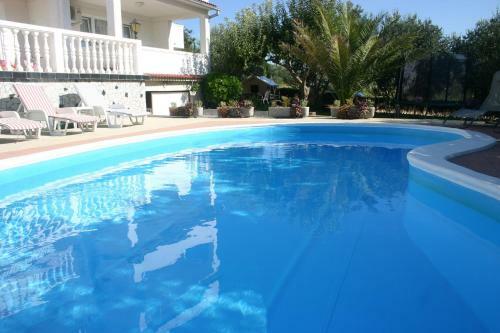Two-bedroom Apartment In Barbat IV