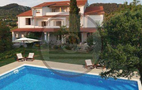 Two-bedroom Apartment In Rab VI
