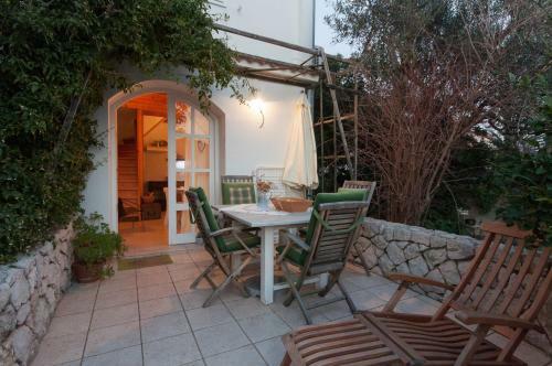 Apartment In Barbat/insel Rab 17655