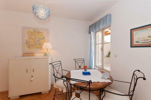 Two-bedroom Apartment In Rab XV