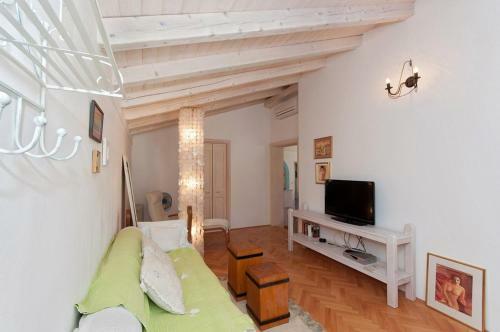 Two-bedroom Apartment In Rab XV