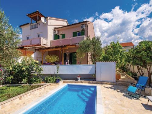 Three-bedroom Holiday Home In Barbat