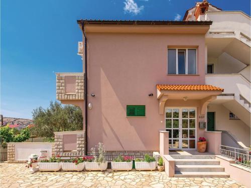 Three-bedroom Holiday Home In Barbat