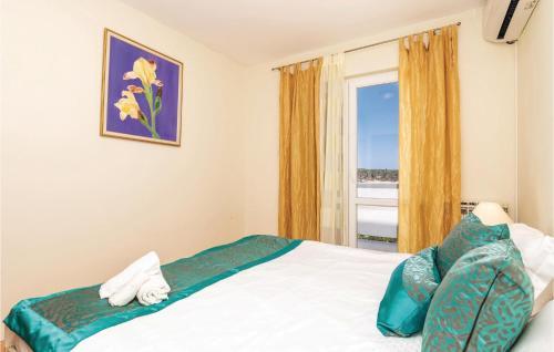 Three-bedroom Holiday Home In Barbat